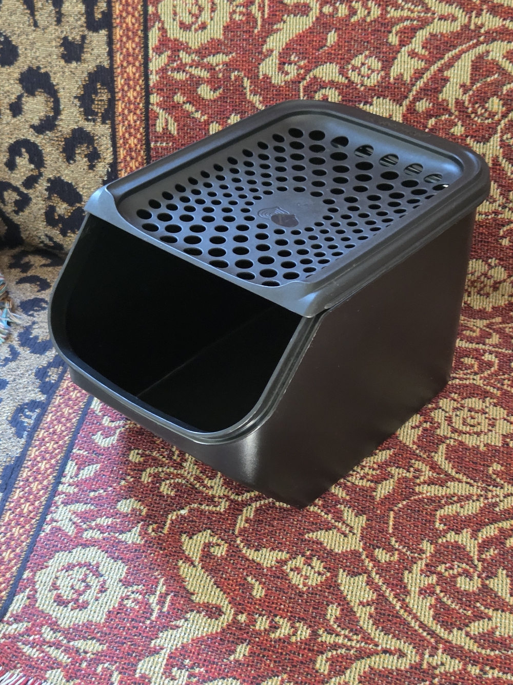Tupperware Black Countertop Onion Keeper